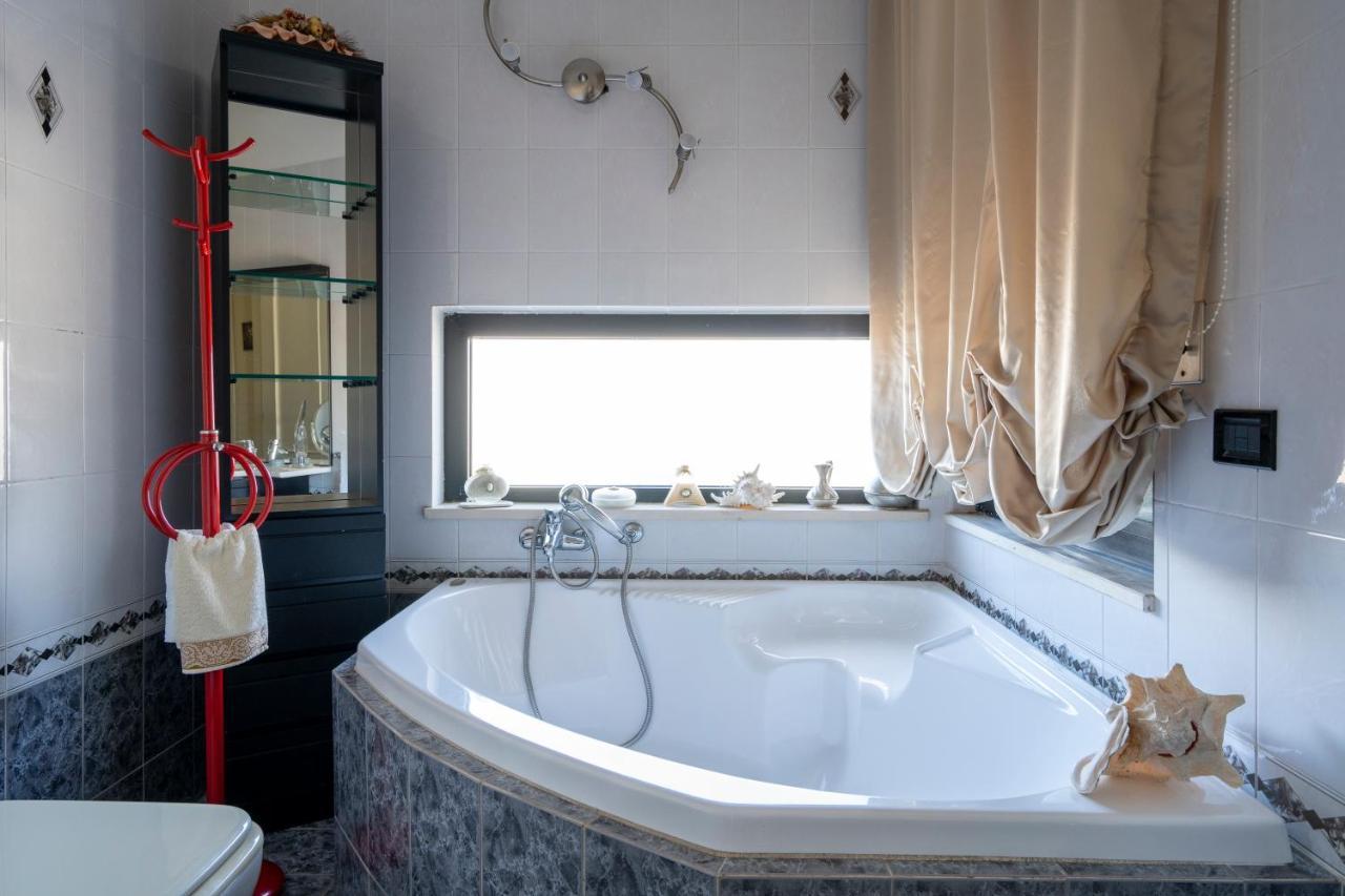 Grazia Attic Apartment With Terrace ตรานิ ภายนอก รูปภาพ