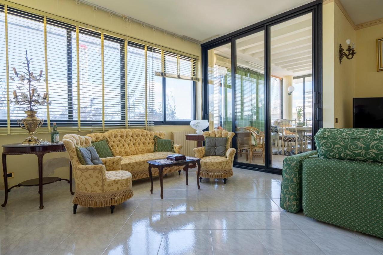 Grazia Attic Apartment With Terrace ตรานิ ภายนอก รูปภาพ